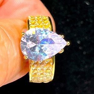 💕💍large pear shaped ring with pave sides